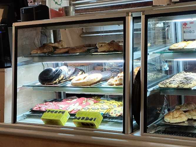 Fotografia tomada fuera de Pastelería MOYANO - Pastelería en Alcorcón, Madrid