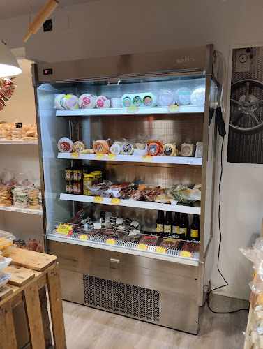 Fotografia tomada fuera de La Tahona Mohedana - Panadería en Moraleja, Cáceres