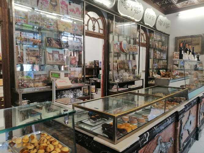 Fotografia tomada fuera de Pastelería Manuel Aguilar - Pastelería en Montilla, Córdoba