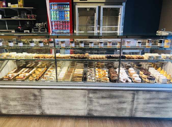 Fotografia tomada fuera de Panadería Artesanos de Granada - Albolote - Panadería en Albolote, Granada