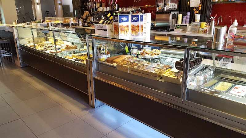 Fotografia tomada fuera de Pastelería Casa Ysla Albolote - Cafetería en Albolote, Granada