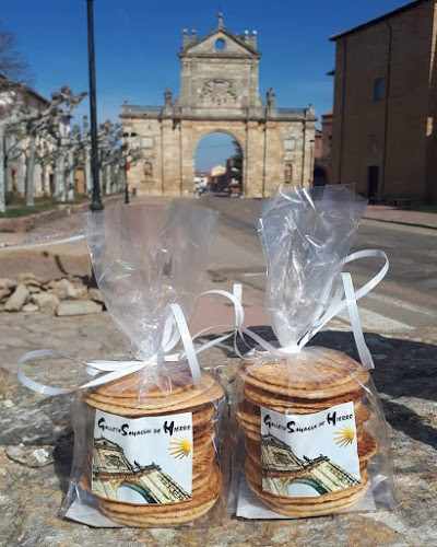 Fotografia tomada fuera de Galleta Sahagún de Hierro - Tienda de galletas en Sahagún, León