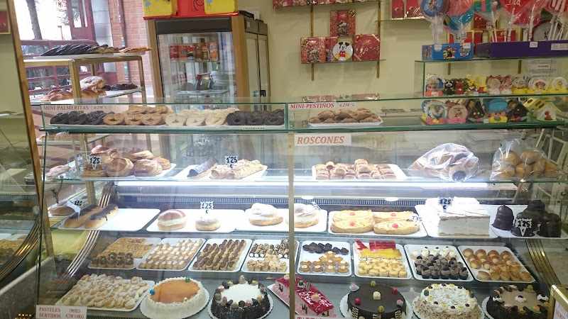Fotografia tomada fuera de Pastelería Mykar - Pastelería en Madrid, Madrid