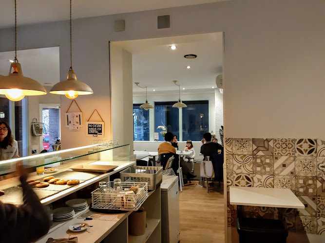 Fotografia tomada fuera de Sala Vivés - Pastisseria en Sant Andreu de Llavaneres, Barcelona