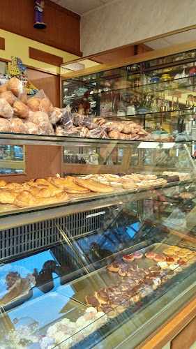 Fotografia tomada fuera de Pastelería La Española San Rafael - Pastelería en San Rafael, Segovia