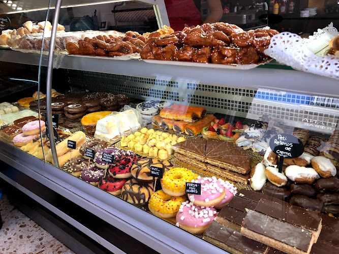 Fotografia tomada fuera de Pastelería Mermelada - Pastelería en La Línea de la Concepción, Cádiz