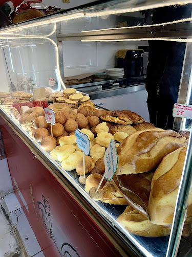 Fotografia tomada fuera de El Primo panadería y pastelería latina colombiana - Santa Eulalia - Panadería en L'Hospitalet de Llobregat, Barcelona