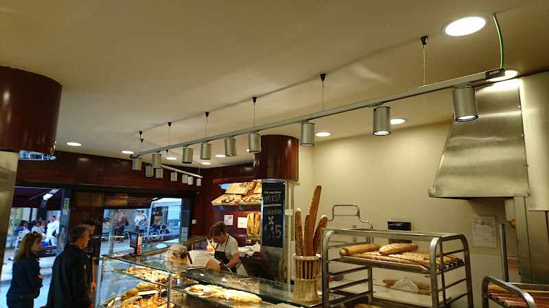 Fotografia tomada fuera de Forns Rovira - Forn de pa en L'Hospitalet de Llobregat, Barcelona