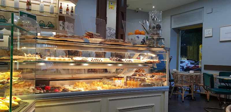 Fotografia tomada fuera de La Hermosita Menorca - Cafetería en Madrid, Madrid