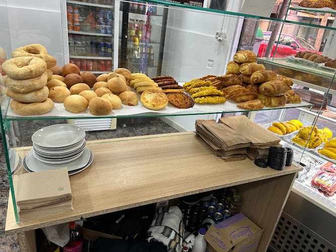 Fotografia tomada fuera de Panadería colombiana Tropicana - Panadería en L'Hospitalet de Llobregat, Barcelona