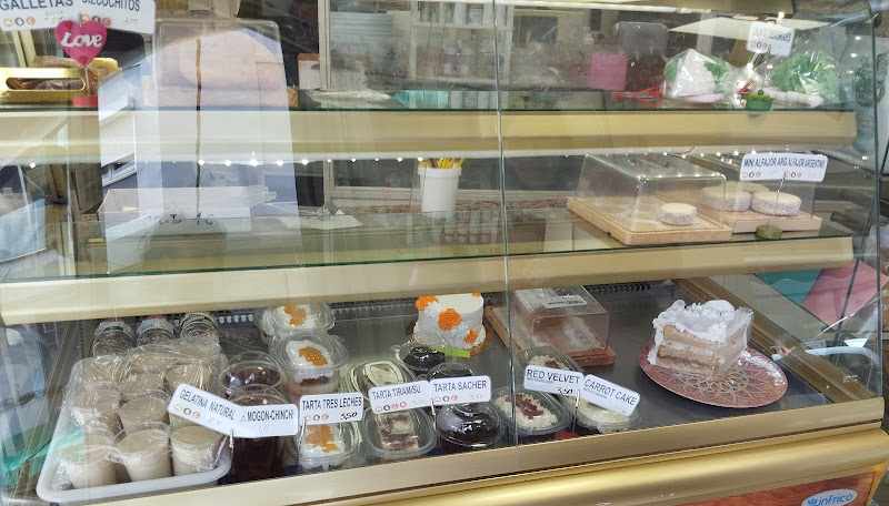 Fotografia tomada fuera de Pastelería ArkaDelicatessen - Pastisseria en L'Hospitalet de Llobregat, Barcelona