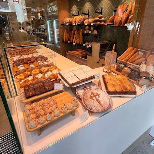 Fotografia tomada fuera de Forns Rovira Rambla - Panadería en L'Hospitalet de Llobregat, Barcelona