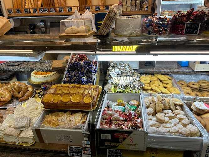 Fotografia tomada fuera de Panaderia & pasteleria el mercat - Panadería en L'Hospitalet de Llobregat, Barcelona
