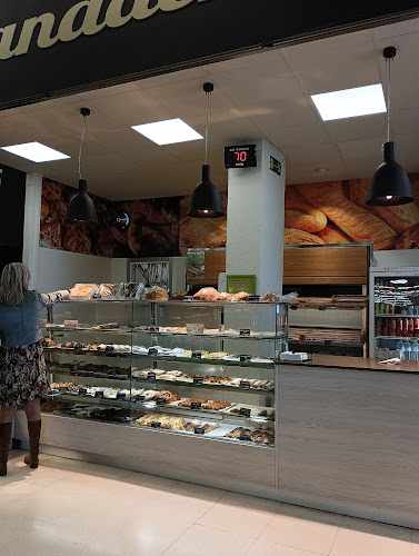 Fotografia tomada fuera de Family Cash - Hipermercado en L'Alqueria de la Comtessa, Valencia