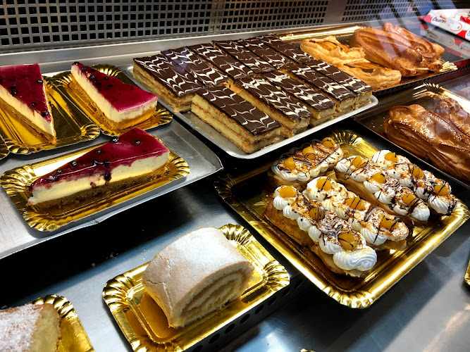 Fotografia tomada fuera de Panadería, Horno y Dulces Pericás - Forn de pa en Oliva, Valencia