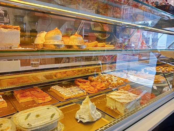 Fotografia tomada fuera de Pasteleria Rafael Frias - Pastelería en Alicante, Alicante