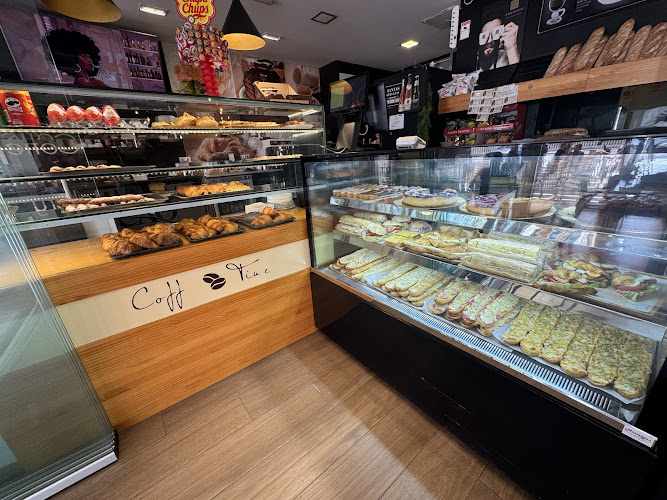 Fotografia tomada fuera de Panneluss-PanBeach Oliva Bakery Coffee - cafeterías en Playa de Oliva, Valencia