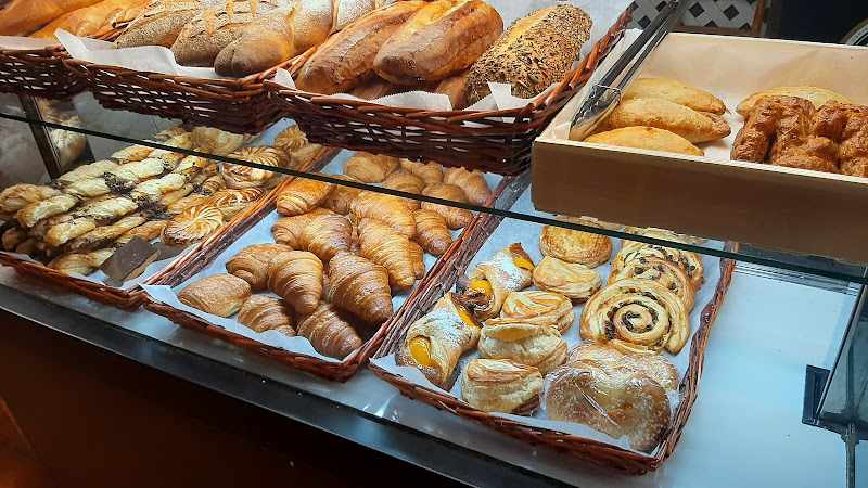 Fotografia tomada fuera de Pastisseria Luz i Cristòfol - Pastelería francesa en Oliva, Valencia