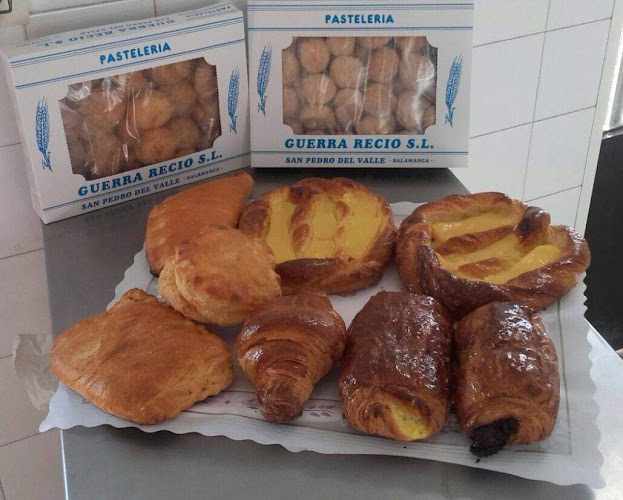 Fotografia tomada fuera de Panaderia Guerra Recio - Panadería en San Pedro del Valle, Salamanca