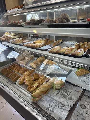 Fotografia tomada fuera de Cafetería La Media Luna - cafeterías en Los Cristianos, Santa Cruz de Tenerife