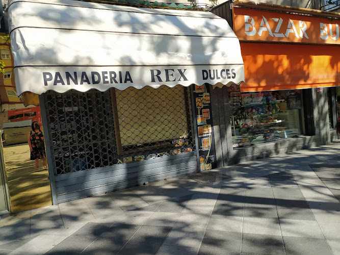 Fotografia tomada fuera de Panaderia Rex Dulces - Comercio en Salamanca, Salamanca