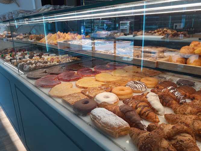 Fotografia tomada fuera de Pastelería La Hermosita Clara del Rey - Pastelería en Madrid, Madrid