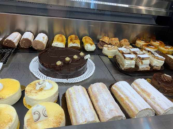 Fotografia tomada fuera de Pastelería Sant Jordi - Forn de pa en Esplugues de Llobregat, Barcelona