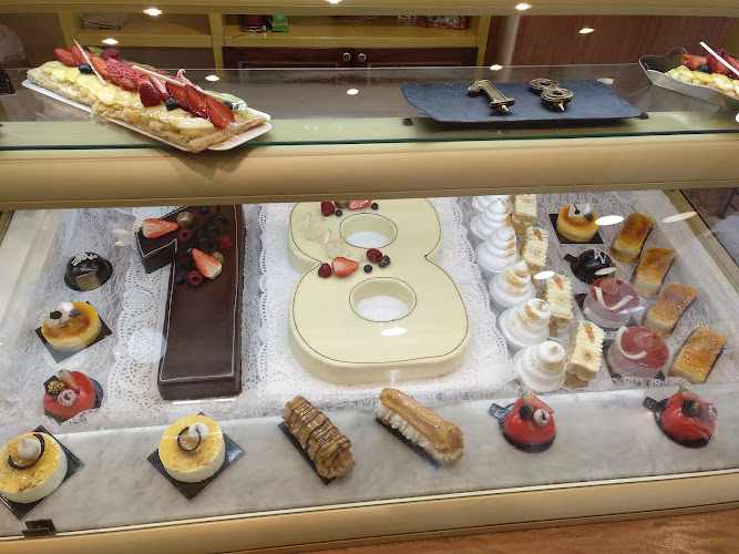 Fotografia tomada fuera de Pastelería Santiga - Pastelería en Esplugues de Llobregat, Barcelona