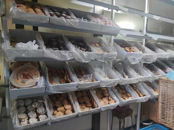 Fotografia tomada fuera de Dulces Nava - Pastelería en Nava del Rey, Valladolid