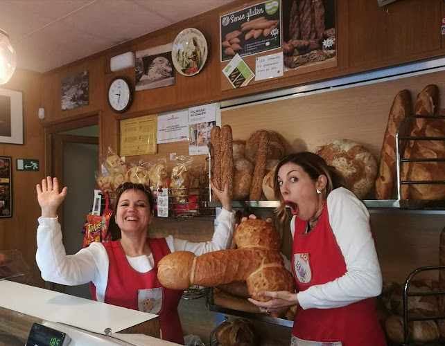 Fotografia tomada fuera de Forn Artesà Margarida - Panadería en Castellbell i el Vilar, Barcelona