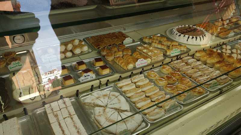 Fotografia tomada fuera de Pastelería El Buen Gusto - Pastelería en Huelva, Huelva