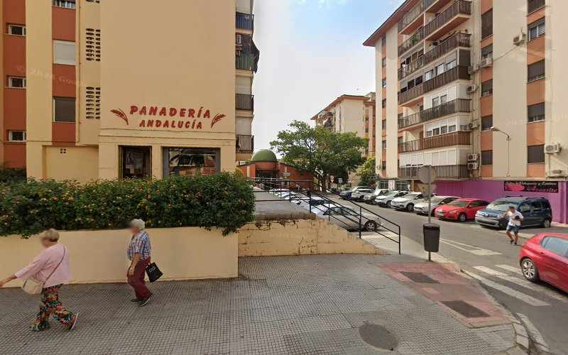Fotografia tomada fuera de Pastelería Lohuet - Pastelería en Huelva, Huelva