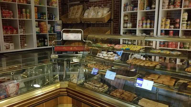 Fotografia tomada fuera de Restaurante pastelería Alianza de Oro - Panadería en Fuenlabrada, Madrid