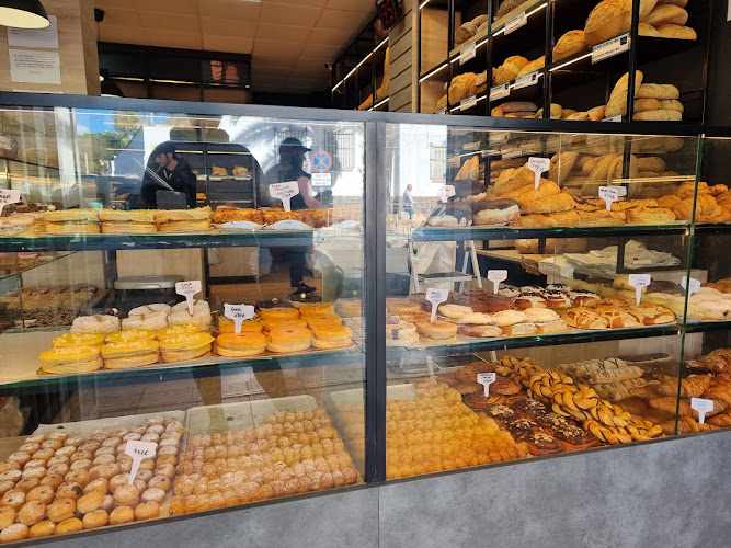 Fotografia tomada fuera de Panadería Francisco - Panadería en Torremolinos, Málaga