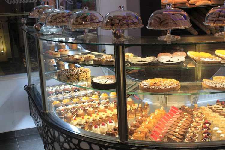Fotografia tomada fuera de Cafetería-Pastelería Al-Ándalus - Pastelería en Torremolinos, Málaga