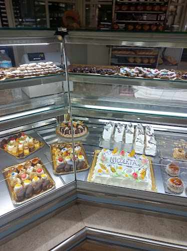 Fotografia tomada fuera de Dulcypan Boutique del Pan - Pastelería en Torremolinos, Málaga
