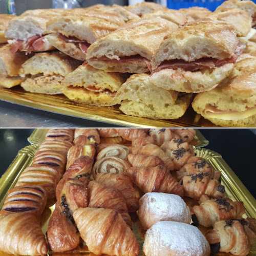 Fotografia tomada fuera de Monferré Fleca & snack cafè - Cafeteria en Valls, Tarragona