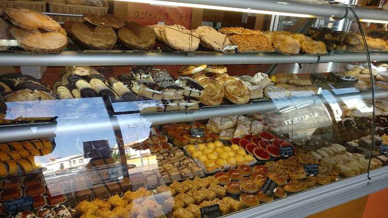 Fotografia tomada fuera de Panadería la Artesana - Panadería en San Fernando, Cádiz