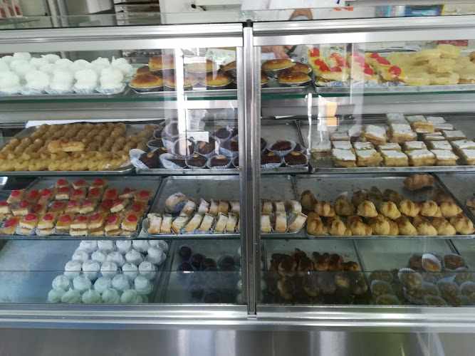 Fotografia tomada fuera de Pastelería la Victoria - Pastelería en San Fernando, Cádiz