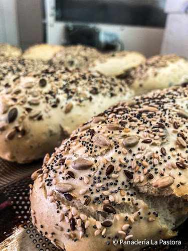 Fotografia tomada fuera de Obrador Pastelería La Pastora - Panadería en San Fernando, Cádiz