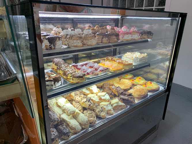 Fotografia tomada fuera de Productos Artesanos La Familia - Pastelería en San Fernando, Cádiz