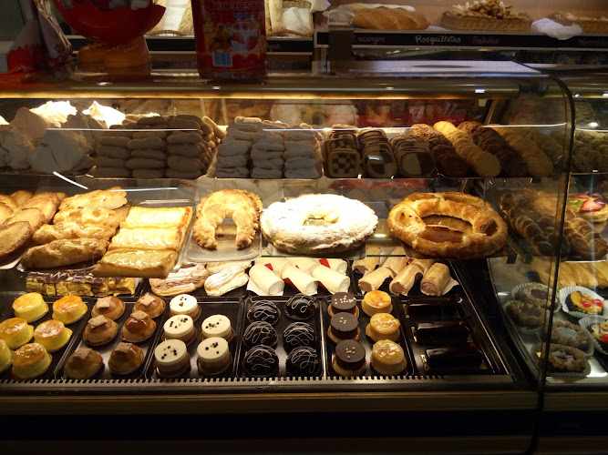 Fotografia tomada fuera de Pastelería Raúl - Pastelería en Gandia, Valencia
