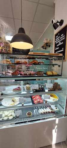 Fotografia tomada fuera de Pastelería & Cafetería Petit Four - Panadería en Gandia, Valencia