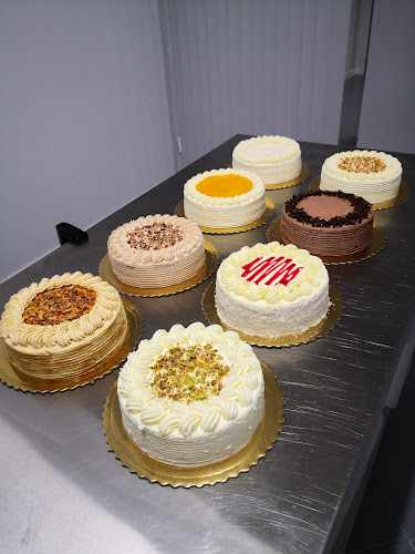 Fotografia tomada fuera de Alegan Cake Art - Pastelería en Gandia, Valencia
