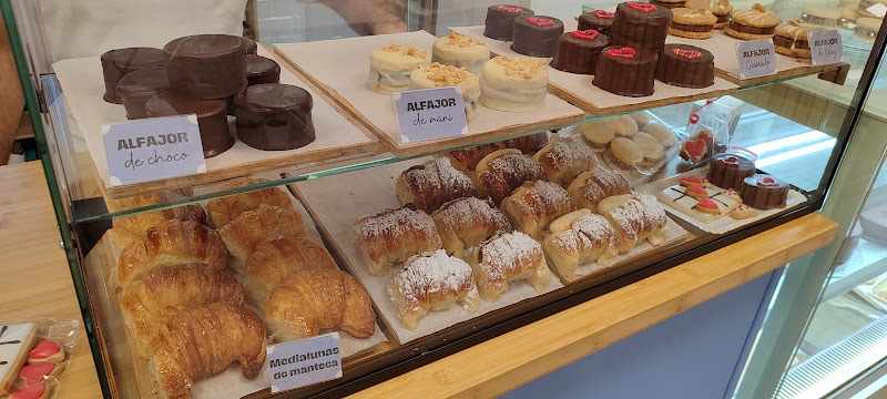 Fotografia tomada fuera de Dulces Raices Pastelería Artesanal - Pastelería en Gandia, Valencia