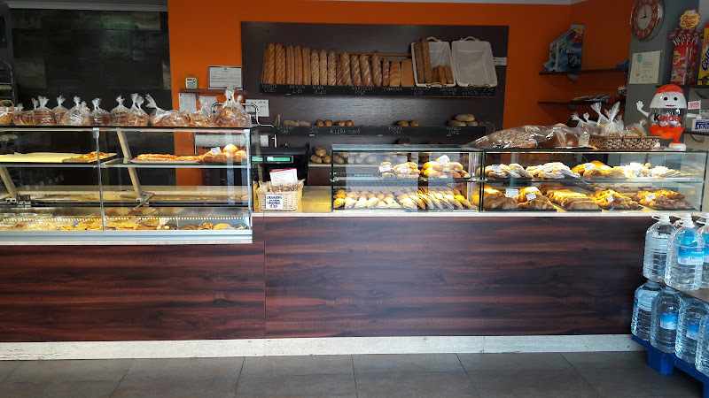 Fotografia tomada fuera de Pa i més - Panaderia - Forn de pa en Platja de Gandia, Valencia