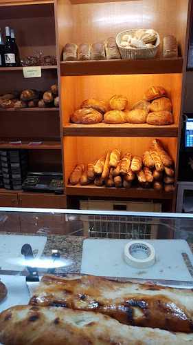 Fotografia tomada fuera de Panadería Bertran - Forn de pa en Canyelles, Barcelona