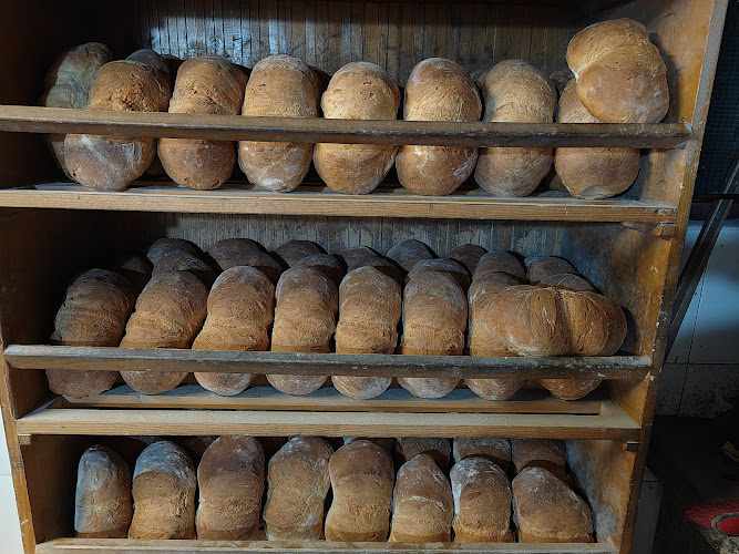 Fotografia tomada fuera de Forno Da Isabel - Panadería en Cea, Orense