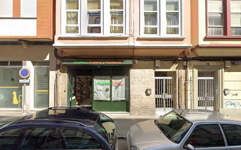 Fotografia tomada fuera de Frupan Fruteria Y Panadería - Panadería en Ferrol, A Coruña