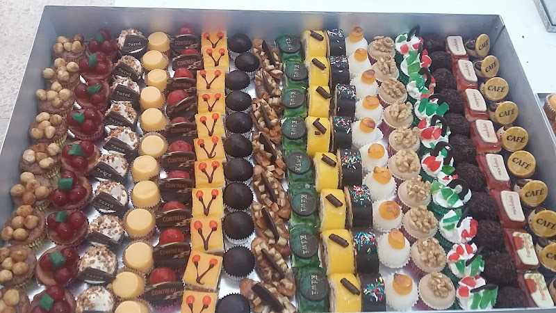 Fotografia tomada fuera de Forn J. Carbonell - Panadería en El Pla del Penedès, Barcelona